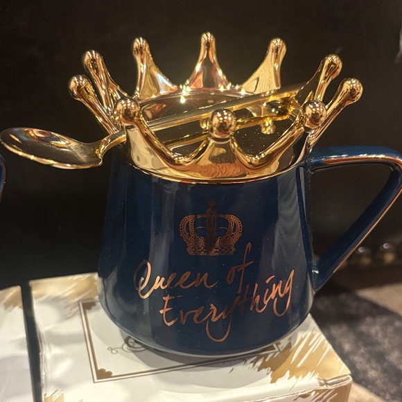 Queen of Everything Blue and Gold Mug Set - Picture 3 of 4